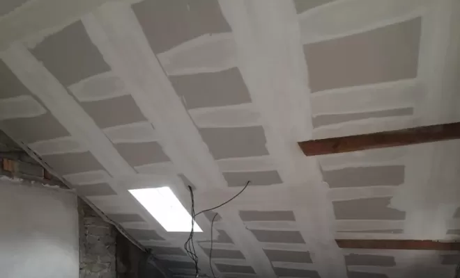 Finition isolation sous rampant de toiture