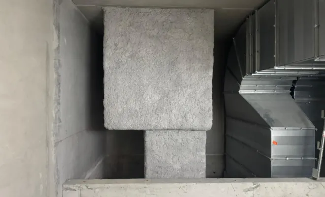 Projection de laine de roche sur gaine de ventilation à Grenoble par SIP