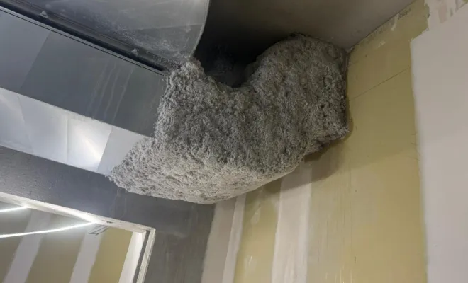 Projection de laine de roche sur gaine de ventilation à Grenoble par SIP